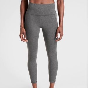 Athleta Salutation 7/8 tight